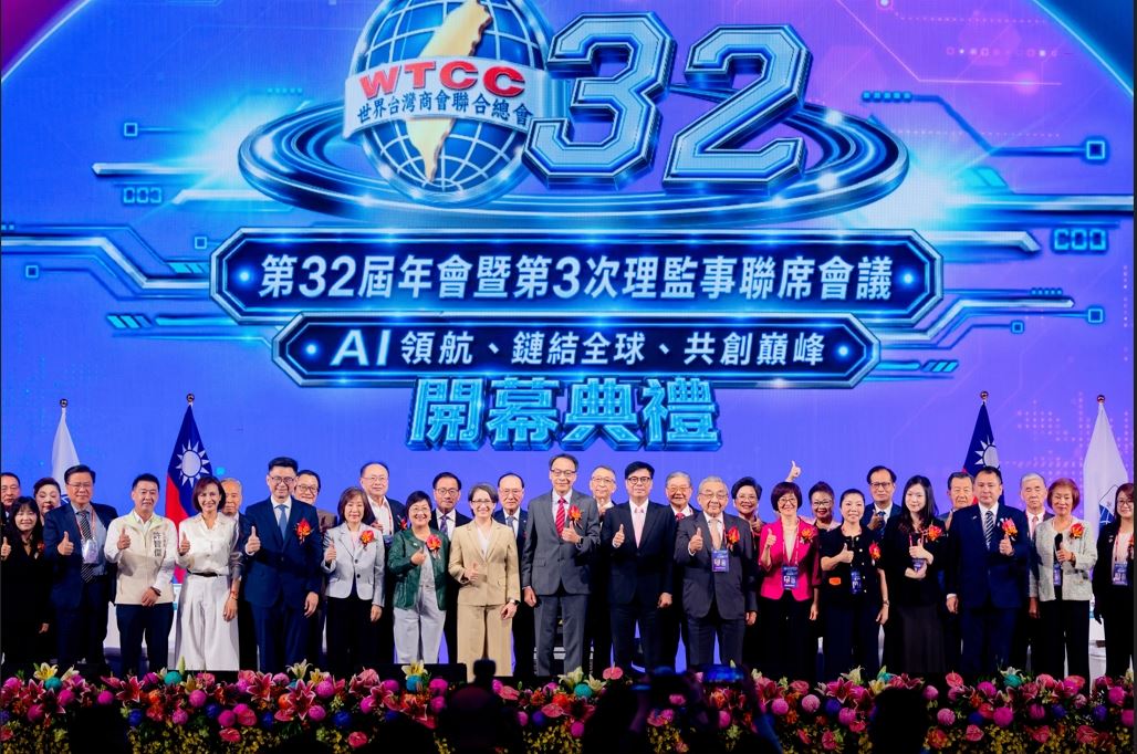 來自世界各地近1,200位台商代表與貴賓齊聚高雄參與世總第32屆年會，這也是世總在陳其邁任內第三度在高雄舉辦重要活動。（圖片提供：高雄市政府）